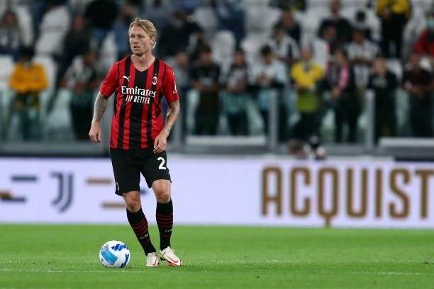 Simon Kjaer of AC Milan controls the ball during the Serie A match between Juventus and AC Milan at Allianz Stadium on September 19, 2021 in Turin,...
