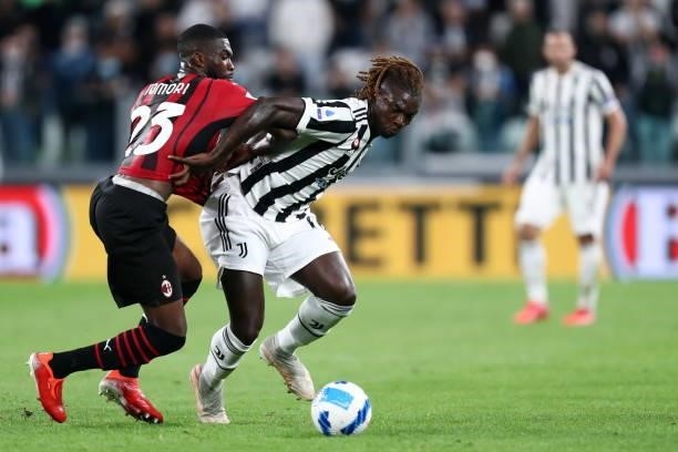 Fikayo Tomori of AC Milan and Moise Kean of Juventus FC battle for the ball during the Serie A match between Juventus and AC Milan at Allianz Stadium...