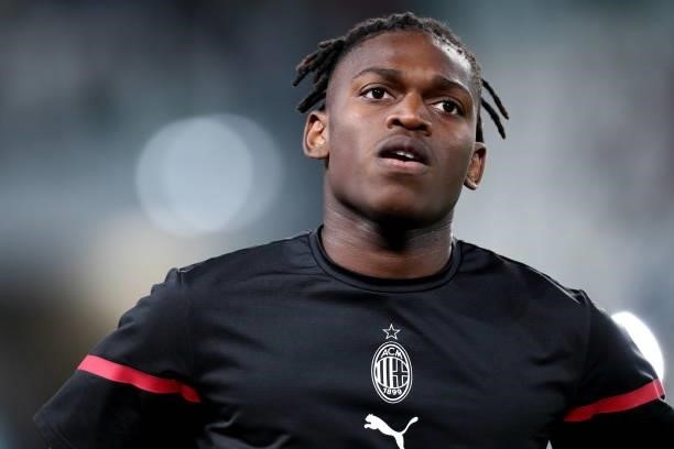 Rafael Leao of AC Milan warm up prior to the Serie A match between Juventus and AC Milan at Allianz Stadium on September 19, 2021 in Turin, Italy.