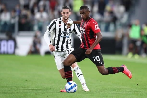 Pierre Kalulu of AC Milan controls the ball during the Serie A match between Juventus and AC Milan at Allianz Stadium on September 19, 2021 in Turin,...