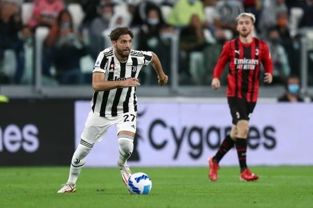 Manuel Locatelli of Juventus FC controls the ball during the Serie A match between Juventus and AC Milan at Allianz Stadium on September 19, 2021 in...
