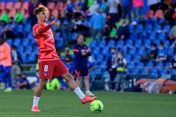 Atletico Madrid's Spanish midfielder Antoine Griezmann warms up prior the Spanish League football match between Getafe CF and Club Atletico de Madrid...