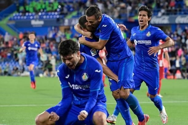 Getafe's players celebrate Serbian defender Stefan Mitrovic's goal during the Spanish League football match between Getafe CF and Club Atletico de...