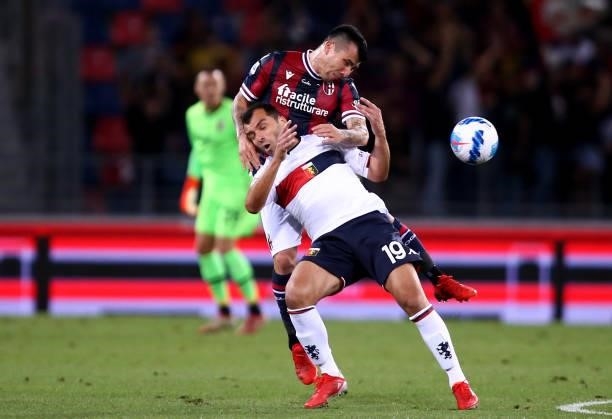Gary Medel of Bologna FC competes for the ball with Goran Pandev of Genoa CFC ,during the Serie A match between Bologna FC v Genoa CFC at Stadio...