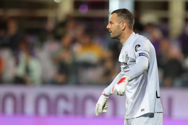 Samir Handanovic of FC Internazionale in action during the Serie A match between ACF Fiorentina v FC Internazionale on September 21 in Florence,...