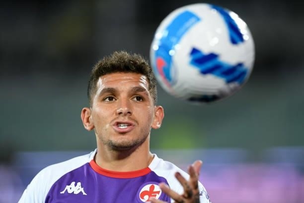 Lucas Torreira of ACF Fiorentina keeps the ball in his hand during the Serie A match between ACF Fiorentina and FC Internazionale at Stadio Artemio...