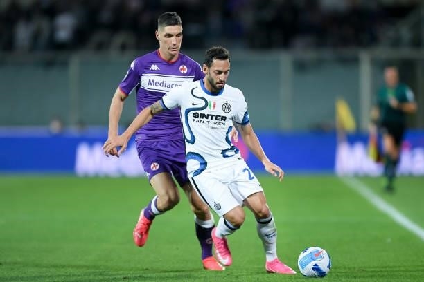 Hakan Calhanoglu of FC Internazionale and Nikola Milenkovic of ACF Fiorentina compete for the ball during the Serie A match between ACF Fiorentina...