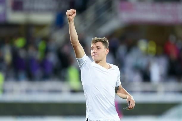 Nicolo Barella of FC Internazionale celebrates the victory at the end of the Serie A match between ACF Fiorentina and FC Internazionale at Stadio...