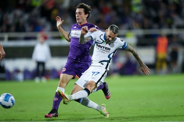 Alvaro Odriozola of ACF Fiorentina and Marcelo Brozovic of FC Internazionale compete for the ball during the Serie A match between ACF Fiorentina and...
