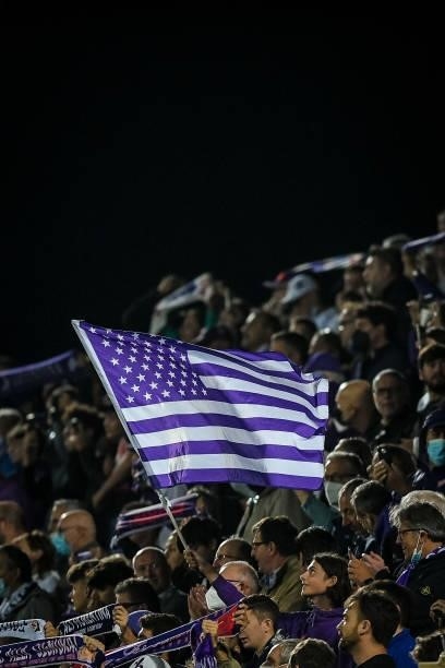 Supporters of ACF Fiorentina show a purple USA flag during the Serie A match between ACF Fiorentina and FC Internazionale at Stadio Artemio Franchi,...