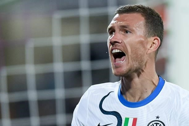 Edin Dzeko of FC Internazionale celebrates after scoring second goal during the Serie A match between ACF Fiorentina and FC Internazionale at Stadio...