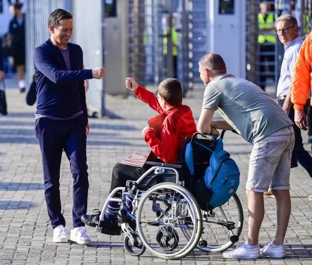 Coach Roger Schmidt gives a fan a boxing during the Dutch Eredivisie match between Go Ahead Eagles and PSV at De Adelaarshorst on September 22, 2021...