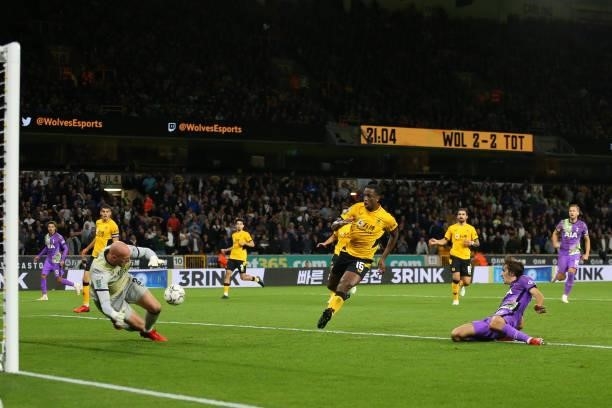 John Ruddy of Wolverhampton Wanderers make a save from Bryan Gil of Tottenham Hotspur during the Carabao Cup Third Round match between Wolverhampton...