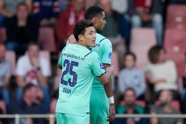 Cody Gakpo of PSV celebrates 0-1 with Ritsu Doan of PSV during the Dutch Eredivisie match between Go Ahead Eagles v PSV at the De Adelaarshorst on...