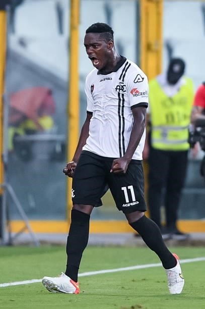 Emmanuel Gyasi of Spezia Calcio celebrates after scoring first goal during the Serie A match between Spezia Calcio and FC Juventus at Stadio Alberto...