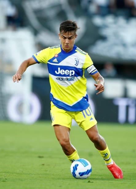 Paulo Dybala of Juventus controls the ball during the Serie A match between Spezia Calcio and Juventus at Stadio Alberto Picco on September 22, 2021...