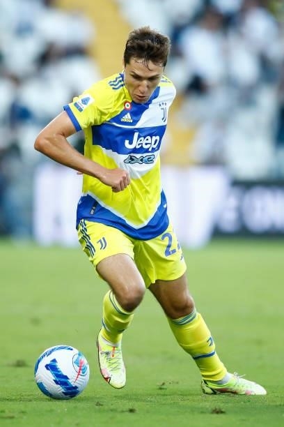 Federico Chiesa of Juventus controls the ball during the Serie A match between Spezia Calcio and Juventus at Stadio Alberto Picco on September 22,...