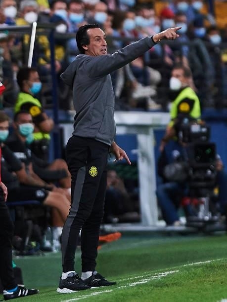 Head coach Unai Emery of Villarreal CF gestures during the LaLiga Santander match between Villarreal CF and Elche CF at Estadio de la Ceramica on...