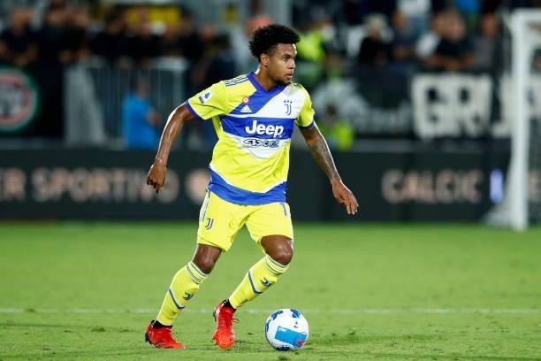 Weston McKennie of Juventus controls the ball during the Serie A match between Spezia Calcio and Juventus at Stadio Alberto Picco on September 22,...