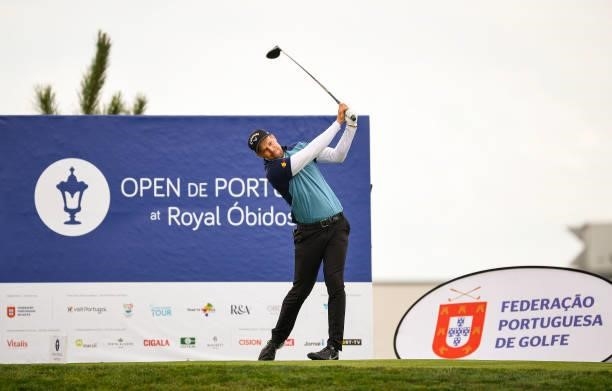 Martin Simonsen of Denmark plays his tee shot at the 1st hole during Day One of the Open de Portugal at Royal Obidos at Royal Obidos Spa & Golf...