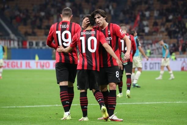 Brahim Díaz of AC Milan celebrates with Theo Hernandez and Sandro Tonali after scoring the his team's first goal during the Serie A match between AC...