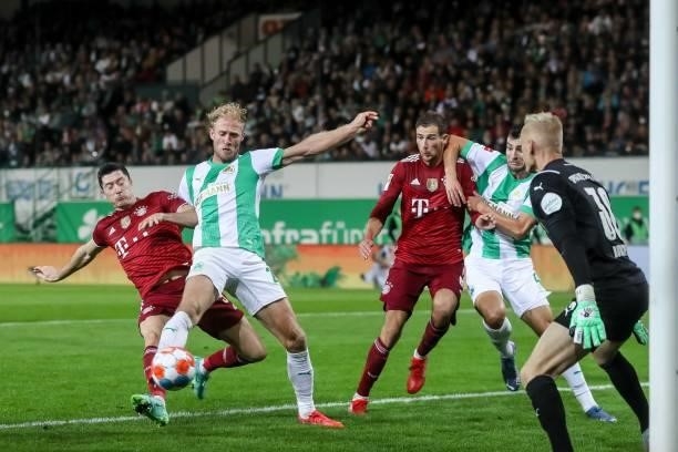 Robert Lewandowski of Bayern Muenchen scores his team's third goal during the Bundesliga match between SpVgg Greuther Fuerth and FC Bayern Muenchen...
