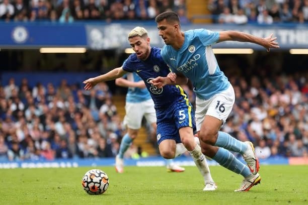 Jorginho of Chelsea and Rodri of Manchester City during the Premier League match between Chelsea and Manchester City at Stamford Bridge on September...
