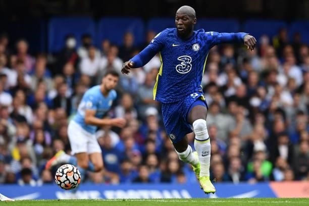 Chelsea's Belgian striker Romelu Lukaku controls the ball during the English Premier League football match between Chelsea and Manchester City at...
