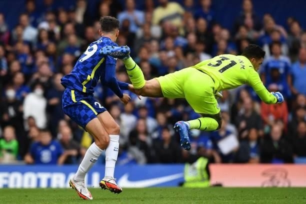 Manchester City's Brazilian goalkeeper Ederson collides with Chelsea's German midfielder Kai Havertz during the English Premier League football match...