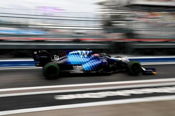 Williams' British driver George Russell steers his car during the qualifying session for the Formula One Russian Grand Prix at the Sochi Autodrom...
