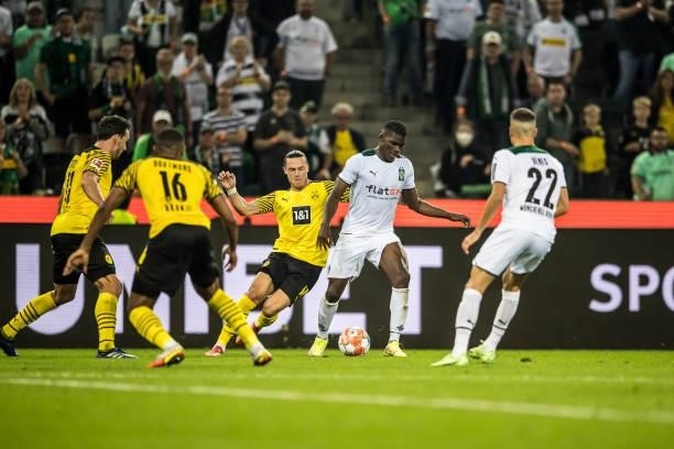 Players of Borussia Moenchengladbach and Borussia Dortmund in a battle for the ball during the Bundesliga match between Borussia Moenchengladbach and...