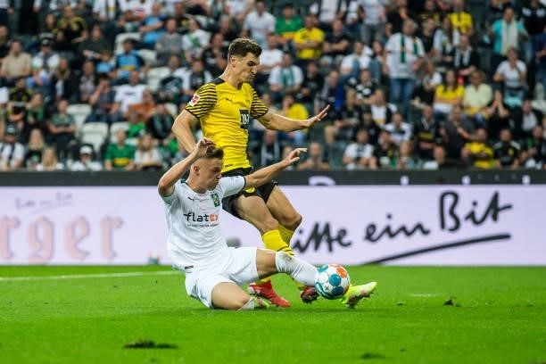 Luca Netz of Borussia Moenchengladbach controls the ball against Thomas Meunier of Borussia Dortmund during the Bundesliga match between Borussia...