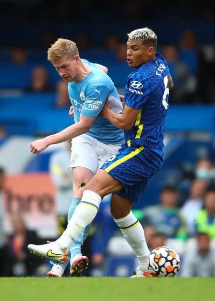 Kevin De Bruyne of Manchester City tangles with Thiago Silva of Chelsea during the Premier League match between Chelsea and Manchester City at...