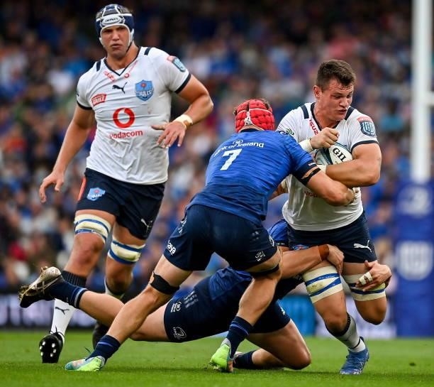 Dublin , Ireland - 25 September 2021; Elrigh Louw of Vodacom Bulls is tackled by Josh van der Flier of Leinster during the United Rugby Championship...