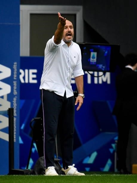 Vincenzo Italiano gestures during the Italian football Serie A match Udinese Calcio vs ACF Fiorentina on settembre 26, 2021 at the Friuli - Dacia...