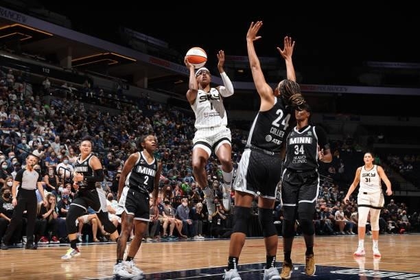 Diamond DeShields of the Chicago Sky drives to the basket against the Minnesota Lynx during the 2021 WNBA Playoffs on September 26, 2021 at Target...
