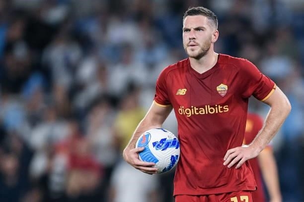Jordan Veretout of AS Roma keeps the ball during the Serie A match between SS Lazio and AS Roma at Stadio Olimpico, Rome, Italy on 26 September 2021.