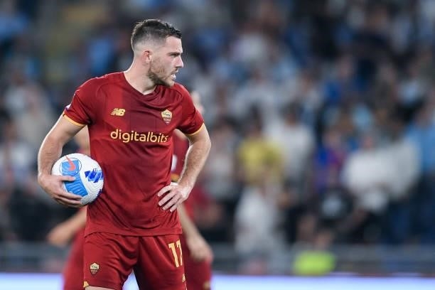 Jordan Veretout of AS Roma keeps the ball during the Serie A match between SS Lazio and AS Roma at Stadio Olimpico, Rome, Italy on 26 September 2021.