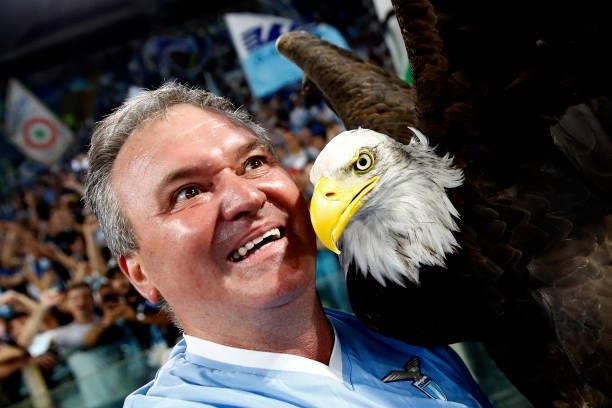 Lazios mascotte eagle Olimpia with his falconer near the fans celebrating at the end of the match during the Serie A match between SS Lazio and AS...
