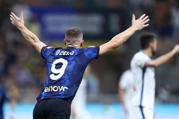 Edin Dzeko of FC Internazionale gestures during the Serie A match between FC Internazionale and Atalanta BC at Stadio Giuseppe Meazza on September...