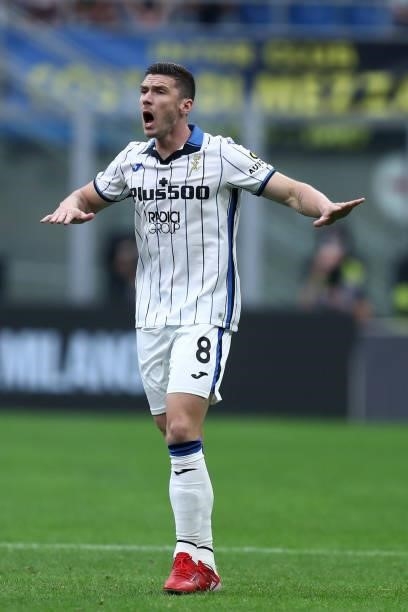 Robin Gosens of Atalanta BC gestures during the Serie A match between FC Internazionale and Atalanta BC at Stadio Giuseppe Meazza on September 25,...