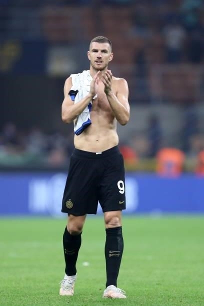 Edin Dzeko of FC Internazionale gestures during the Serie A match between FC Internazionale and Atalanta BC at Stadio Giuseppe Meazza on September...