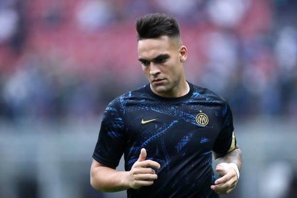 Lautaro Martinez of FC Internazionale warm up prior to the Serie A match between FC Internazionale and Atalanta BC at Stadio Giuseppe Meazza on...