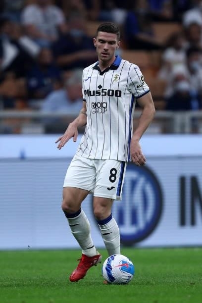 Robin Gosens of Atalanta BC controls the ball during the Serie A match between FC Internazionale and Atalanta BC at Stadio Giuseppe Meazza on...