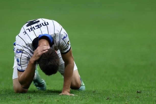 Joakim Maehle of Atalanta BC lies on the ground during the Serie A match between FC Internazionale and Atalanta BC at Stadio Giuseppe Meazza on...
