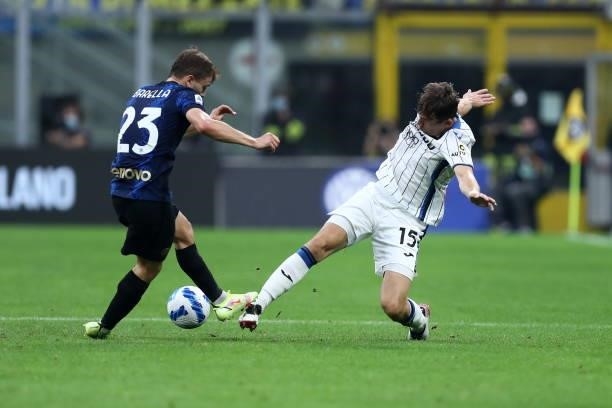 Nicolo Barella of FC Internazionale and Marten de Roon of Atalanta BC battle for the ball during the Serie A match between FC Internazionale and...