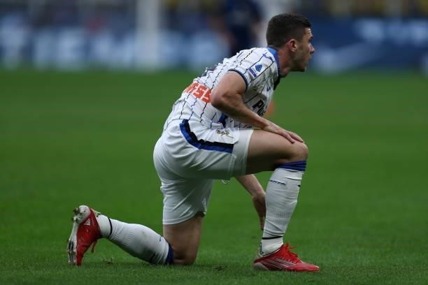 Robin Gosens of Atalanta BC lies on the ground during the Serie A match between FC Internazionale and Atalanta BC at Stadio Giuseppe Meazza on...