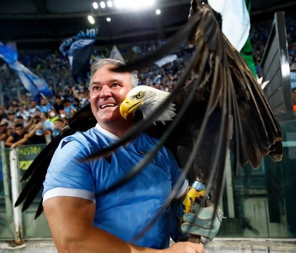 Lazios mascotte eagle Olimpia with his falconer near the fans celebrating at the end of the match during the Serie A match between SS Lazio and AS...