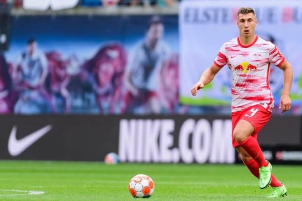 Willi Orban of RB Leipzig controls the ball during the Bundesliga match between RB Leipzig and Hertha BSC at Red Bull Arena on September 25, 2021 in...