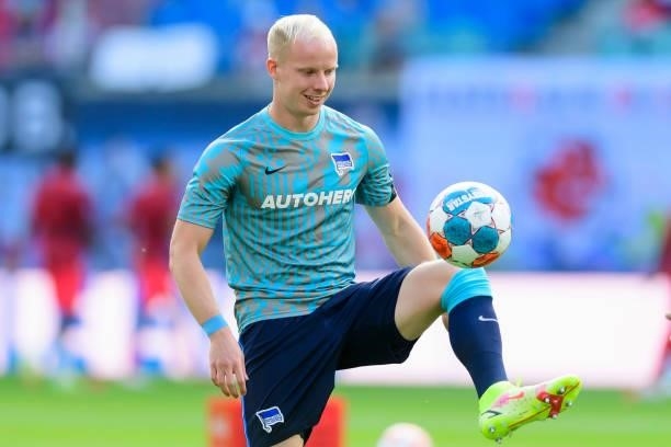 Dennis Jastrzembski of Hertha BSC controls the ball prior to the Bundesliga match between RB Leipzig and Hertha BSC at Red Bull Arena on September...